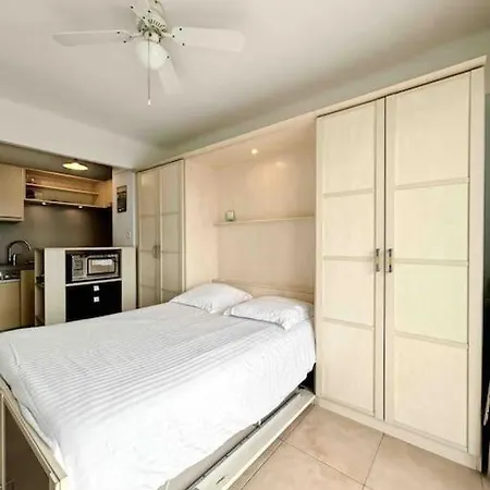 Le Dulys : 2 Prs, Vue Mer, Clim, 2 Min Plages Apartment Antibes